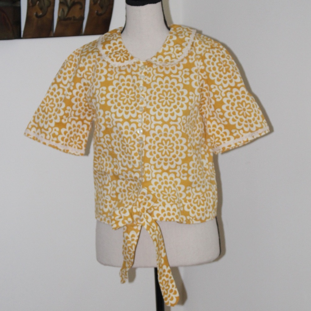 Pretty Vacant, floral retro look with button down & Peter Pan collar shirt